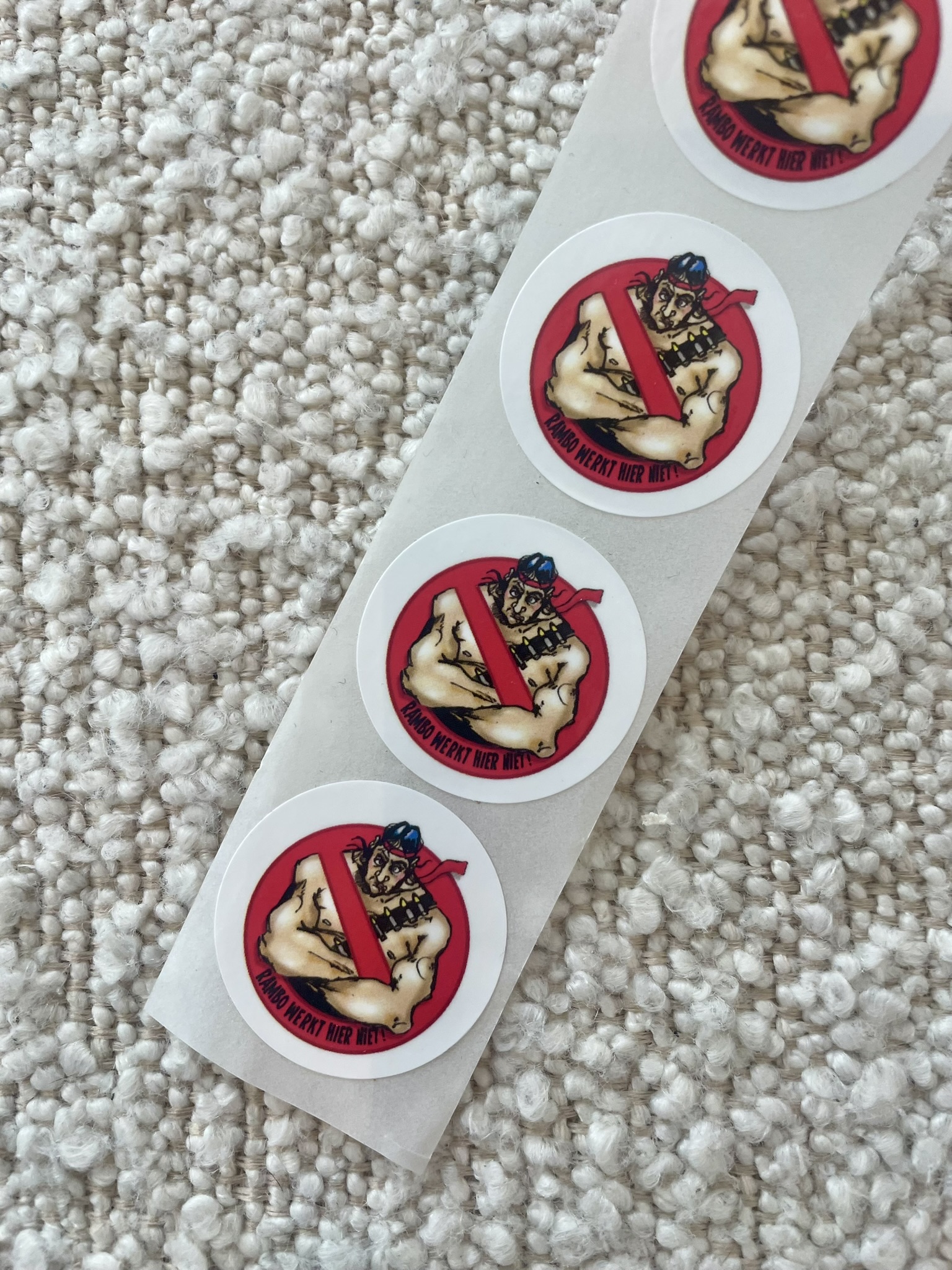 Rambo werkt hier niet sticker XS
